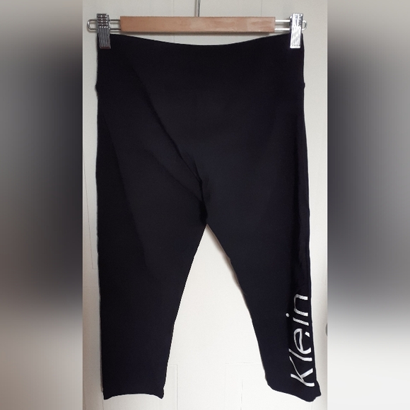 Calvin Klein capri leggings, size medium - Picture 2 of 5